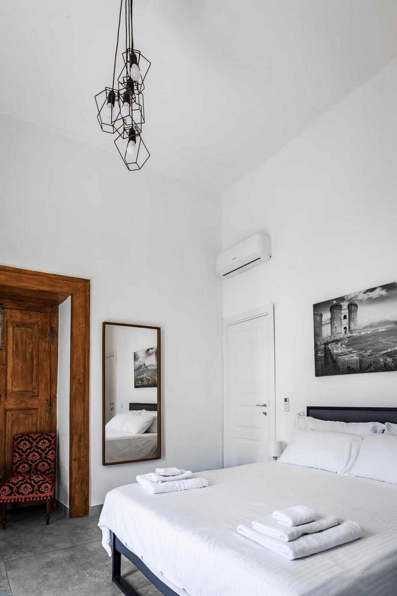 La Bella Luxury And Travel Solution * Napels